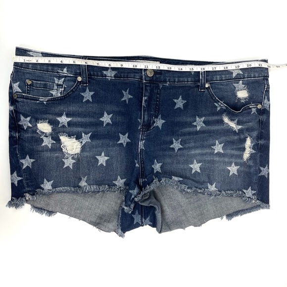 Torrid STAR Print Jean Denim Shorts size 22 - Picture 8 of 13